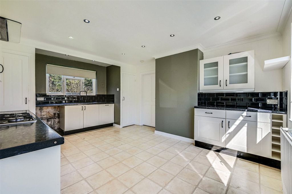 Property photo 3 of 13 Kitchen/Dining Room