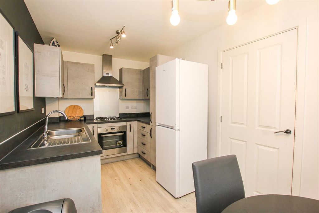 Property photo 3 of 22 Kitchen/Dining Room
