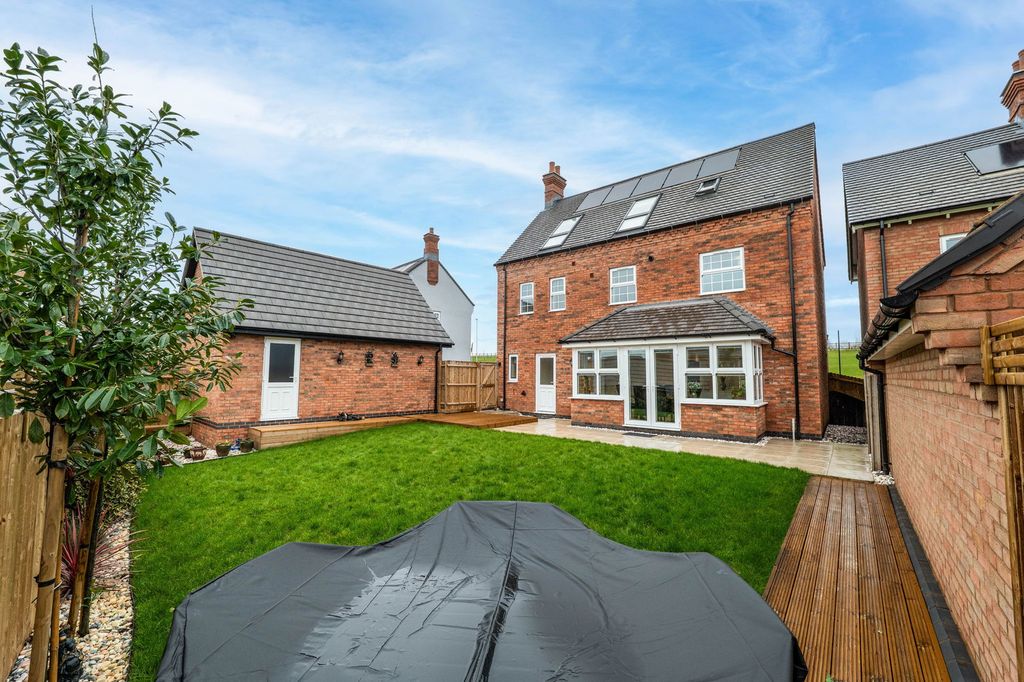 Property photo 2 of 40