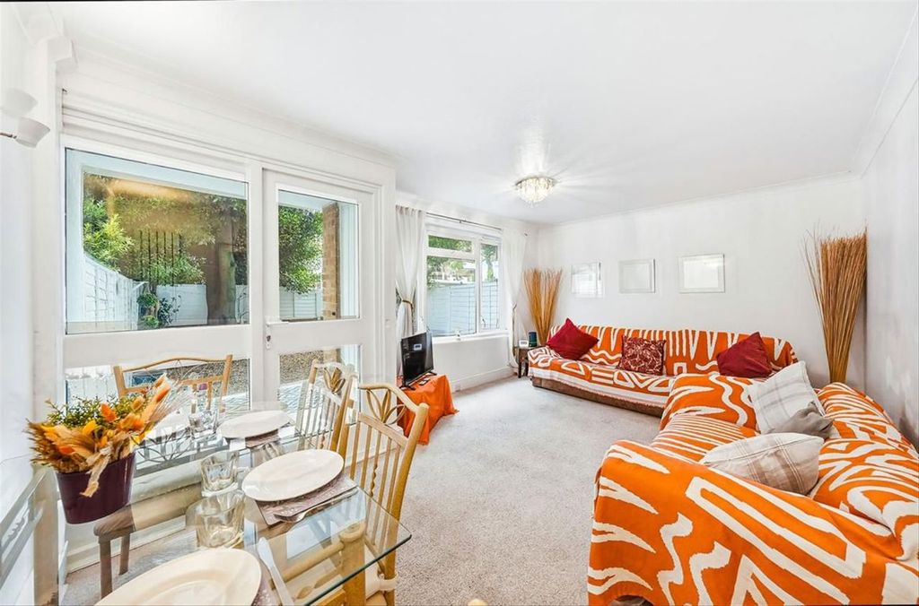 Property photo 2 of 8