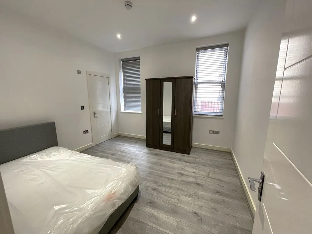 Apartment in Northampton, Queen's Park - View 3