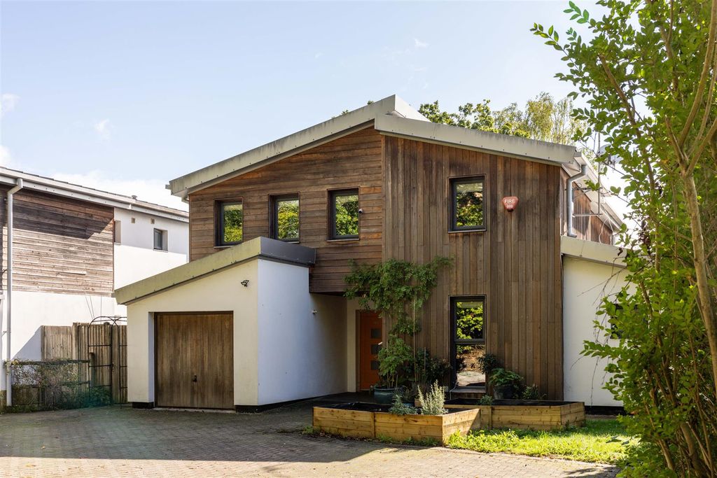 Property photo 1 of 28