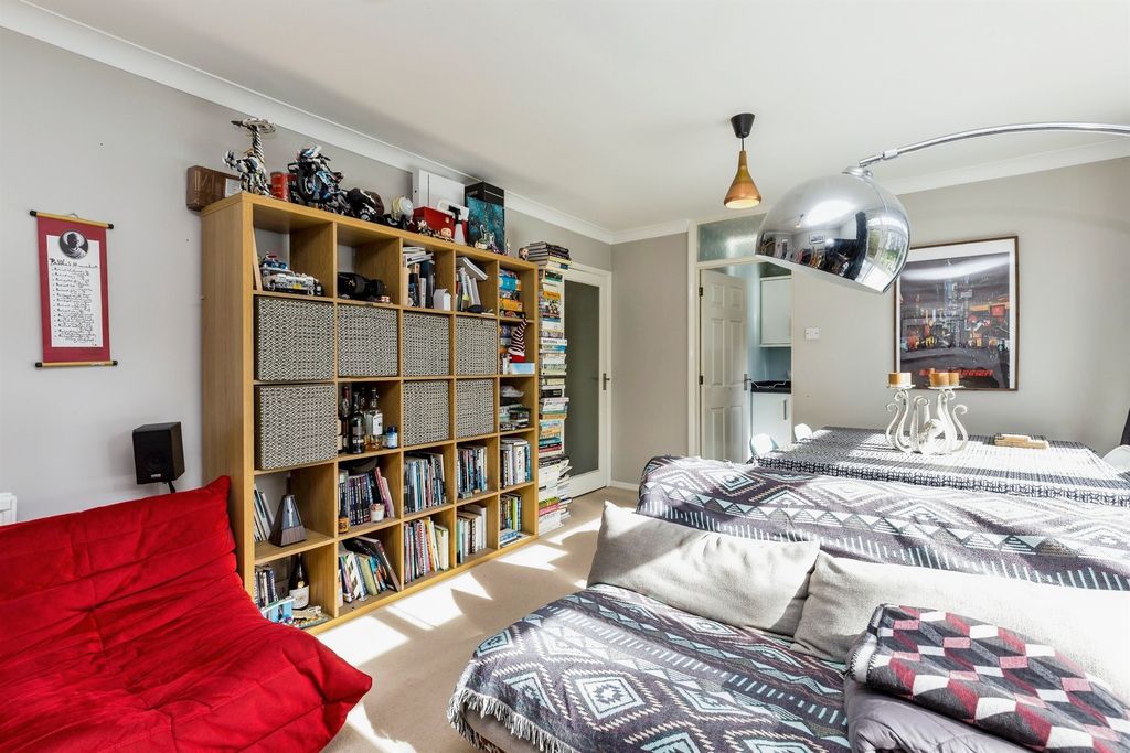 Additional image 4 of 3 bed flat for salePaddockhall Road, Haywards Heath RH16