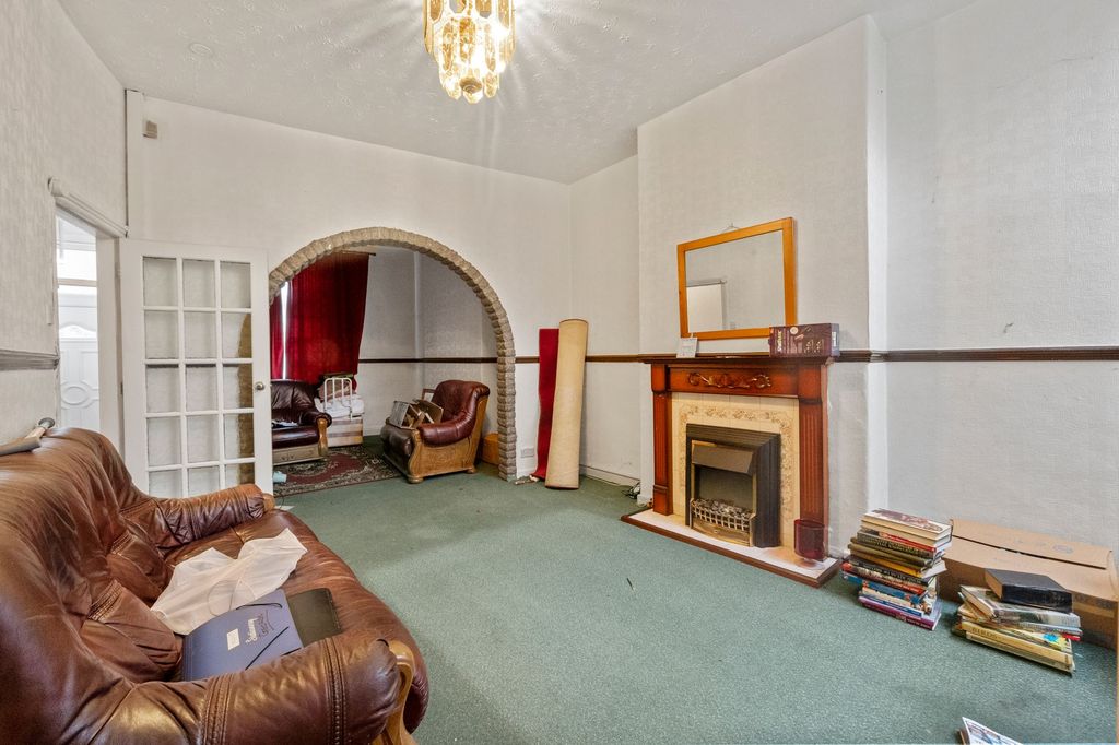 Property photo 2 of 18