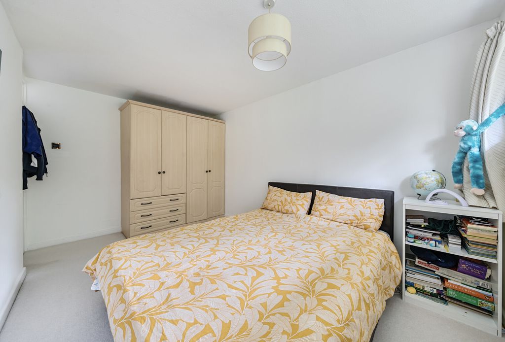 Property photo 2 of 15 1332049-3-688776E...
