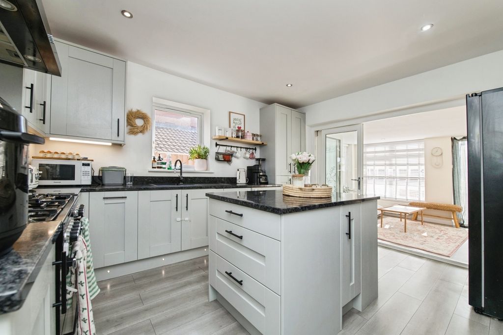 Property photo 3 of 27 Pbox-Img.Jpg