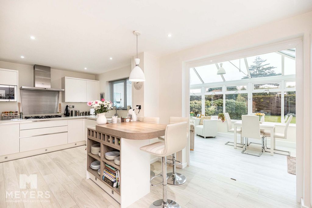 Property photo 2 of 48