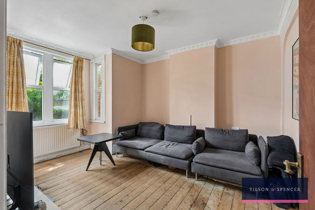Property photo 2 of 13 0909202611_Tils_1 Waltheof Avenue _N17 7Pl_020_Wm