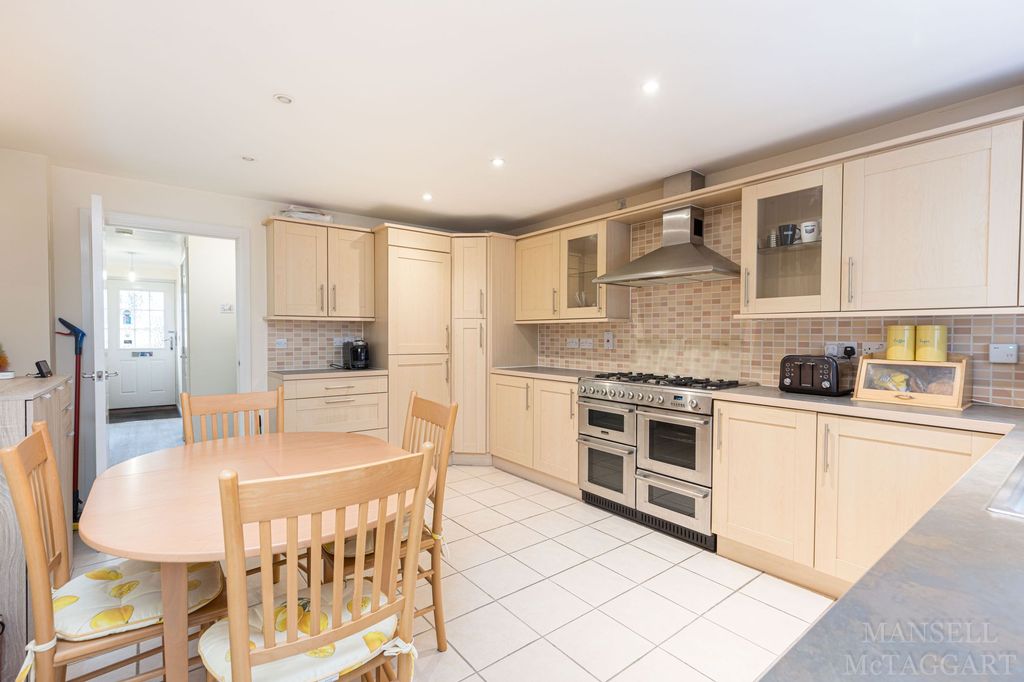 Property photo 2 of 22
