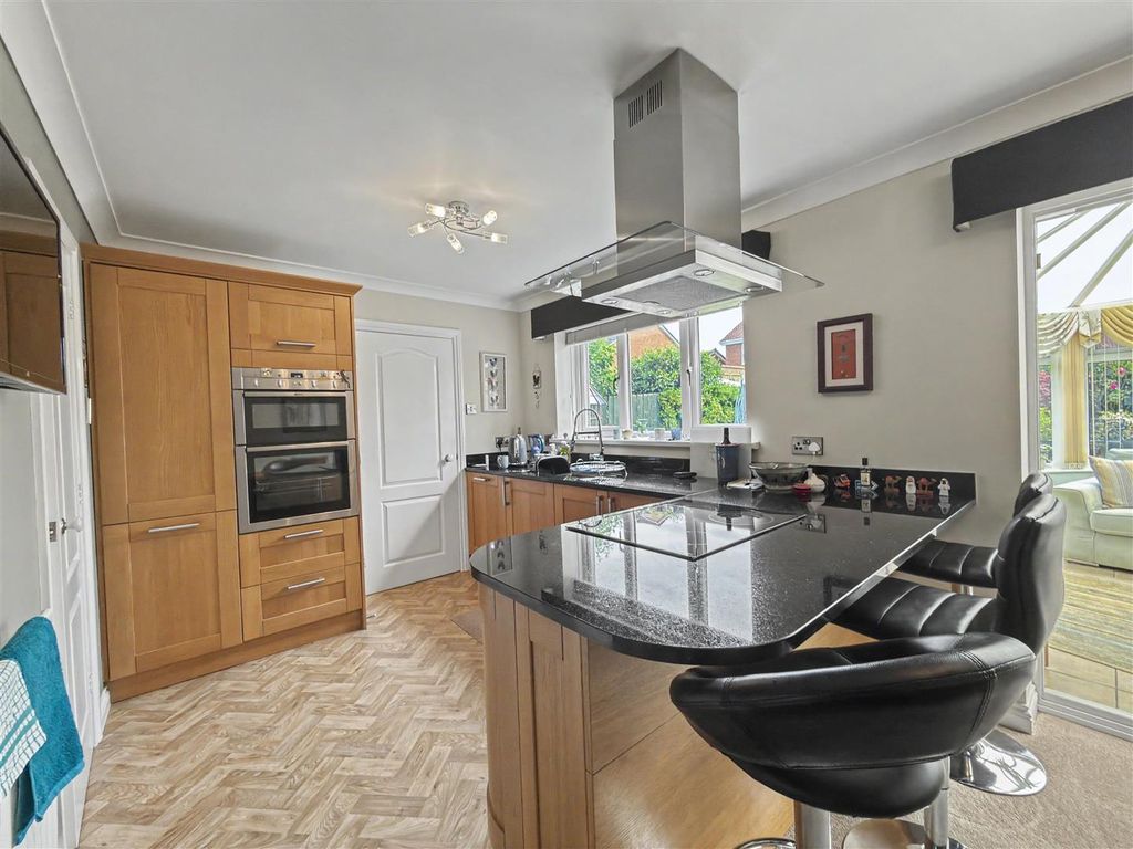 Property photo 3 of 14 Kitchen/Diner