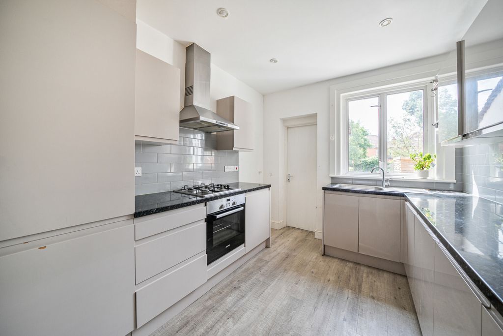 Property photo 2 of 21 1317830-6-6863c10...