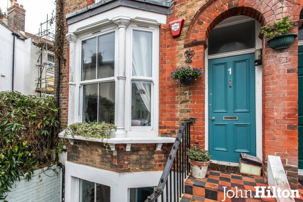 Property photo 2 of 19 .Brading Road1.Jpg