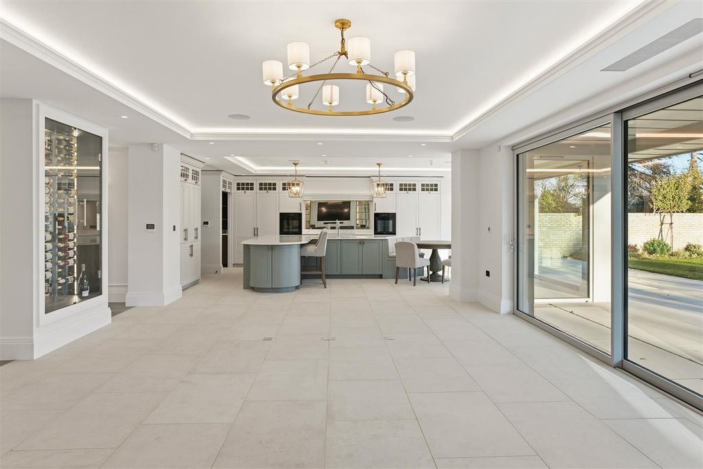 Property photo 3 of 38