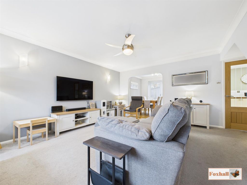 Property photo 2 of 21 Lounge