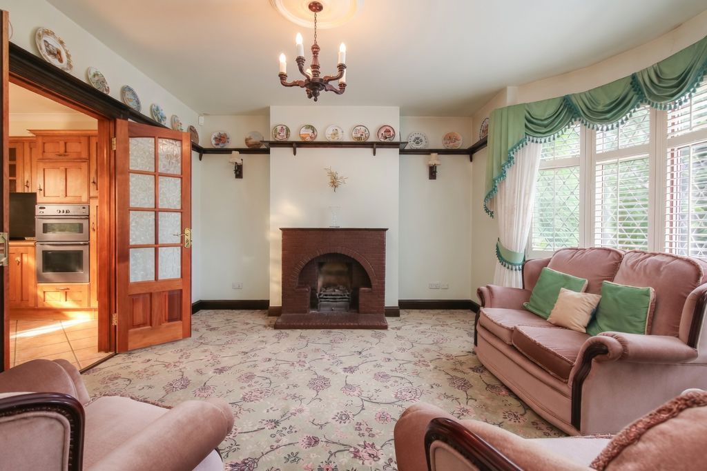 Property photo 3 of 16 Sitting Room