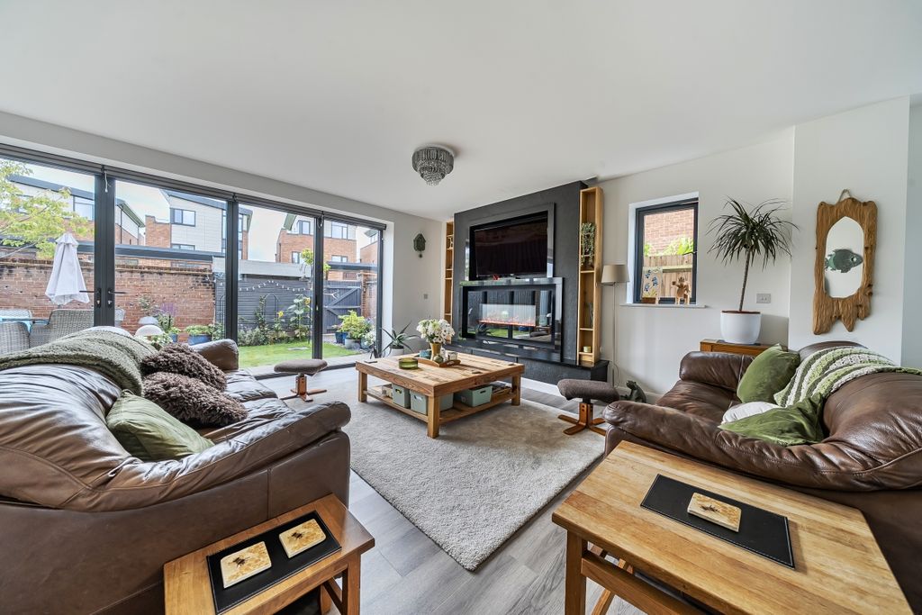 Property photo 1 of 20 1353406-14-68c153...