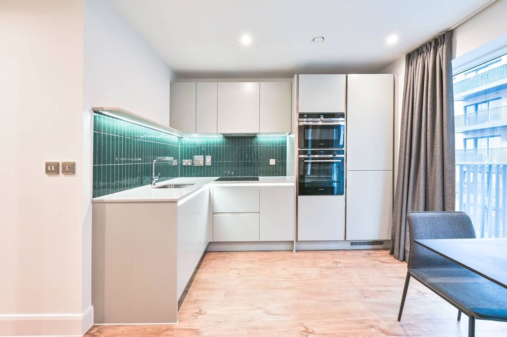 Property photo 2 of 21