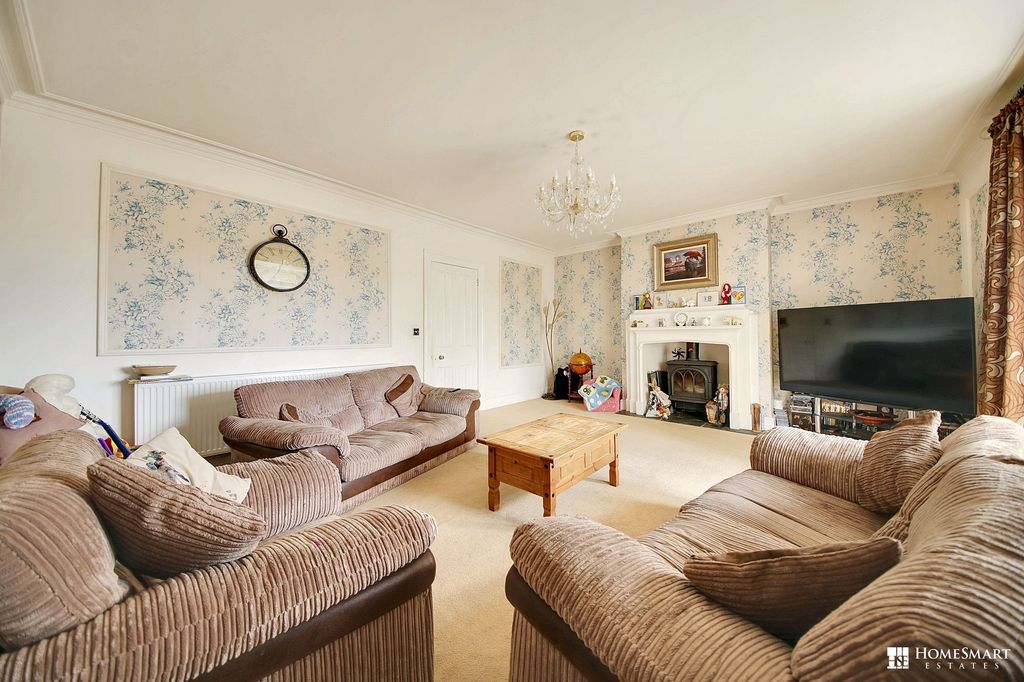 Property photo 2 of 31 Living Room