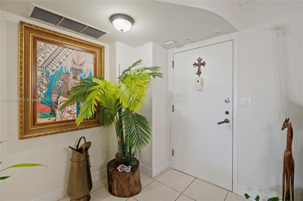 Property photo 3 of 32 <Alttext/>
