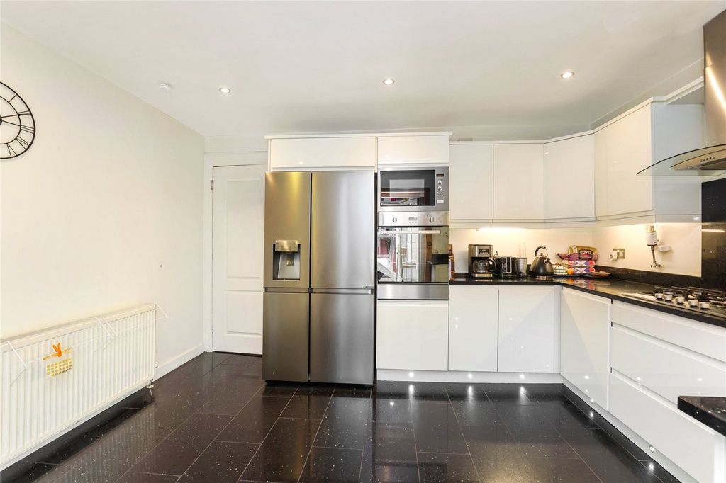 Property photo 3 of 17 4