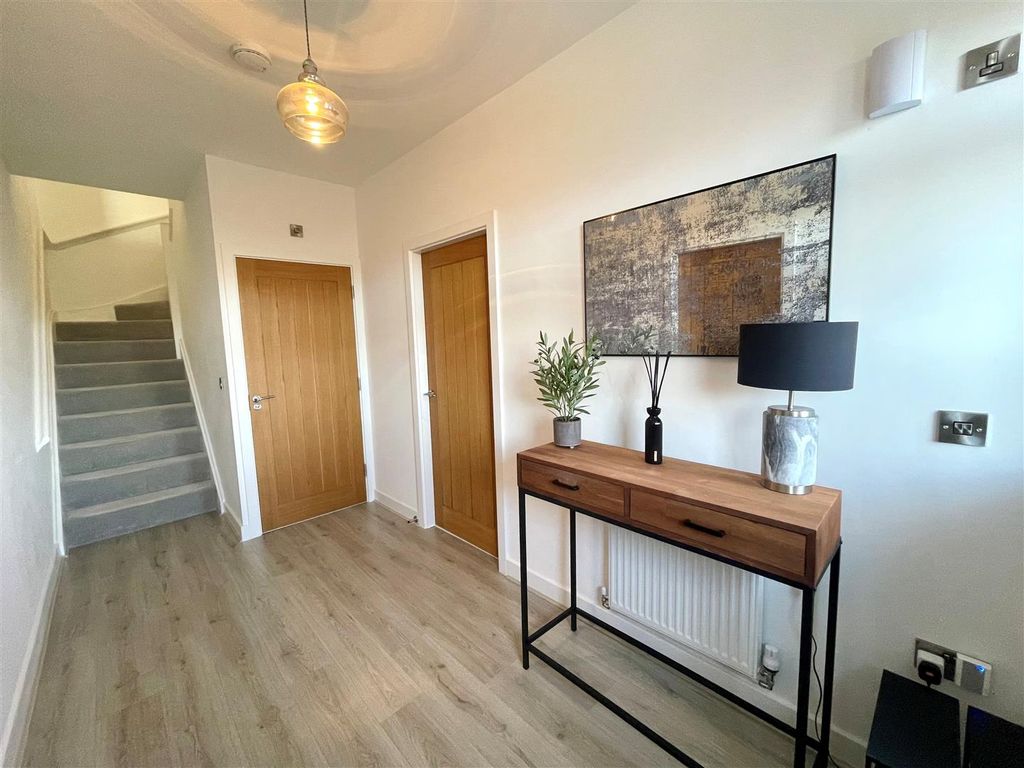 Property photo 2 of 23