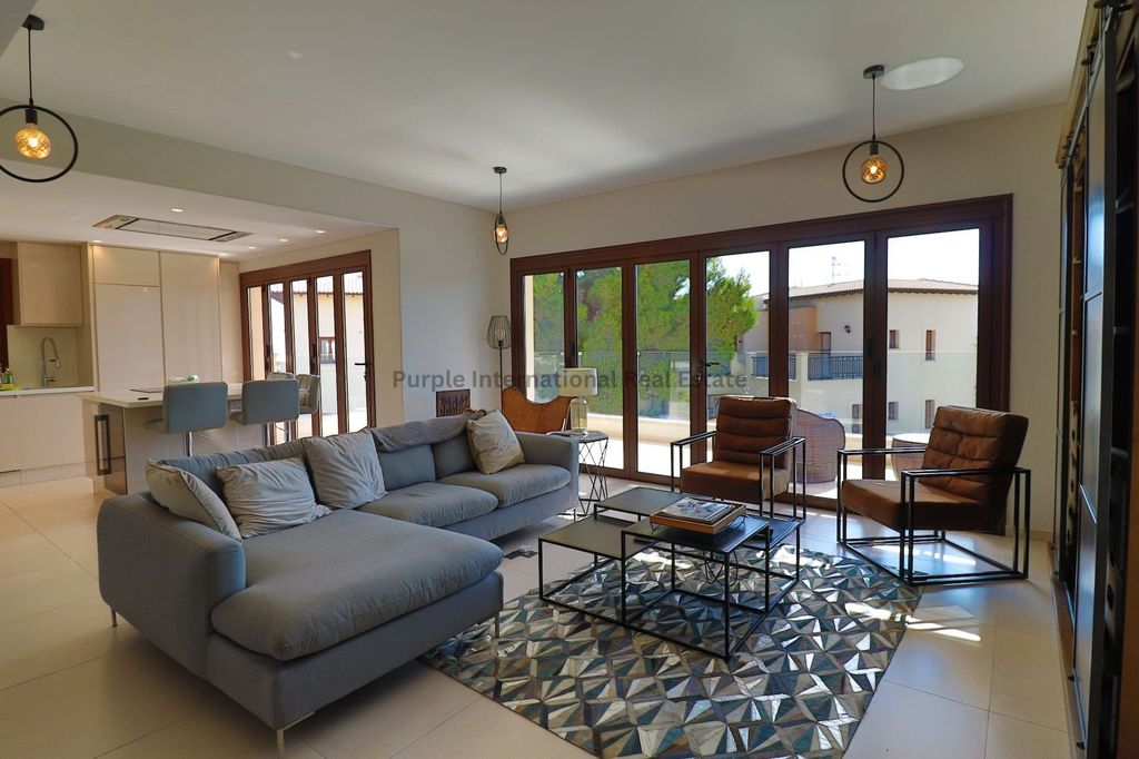 Property photo 2 of 37