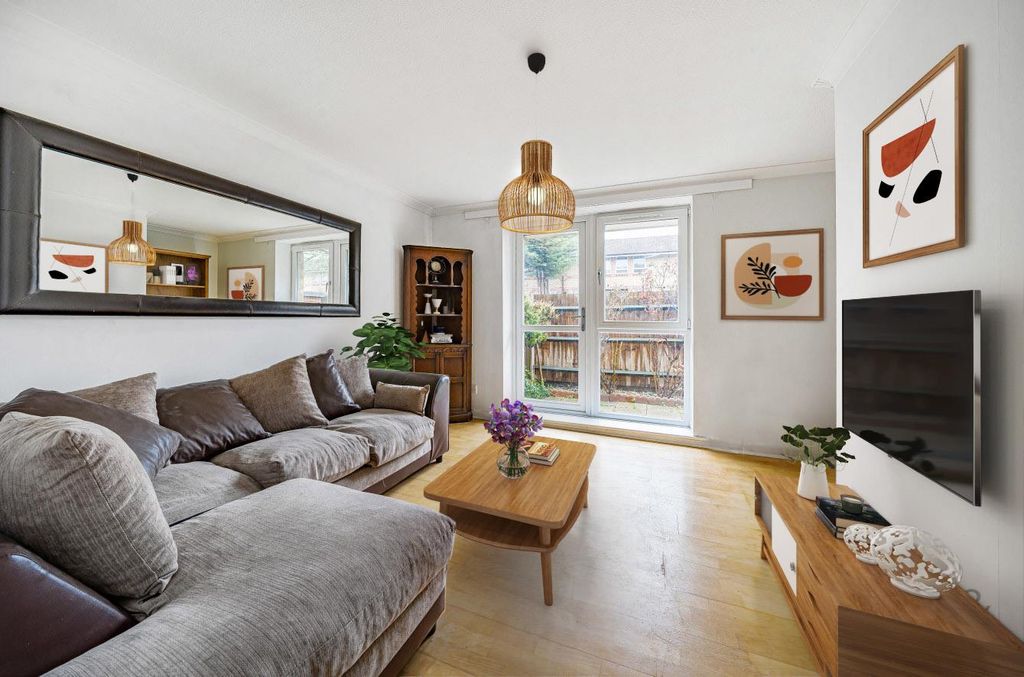 Property photo 1 of 12 Warlinghamhousese163.Jpg