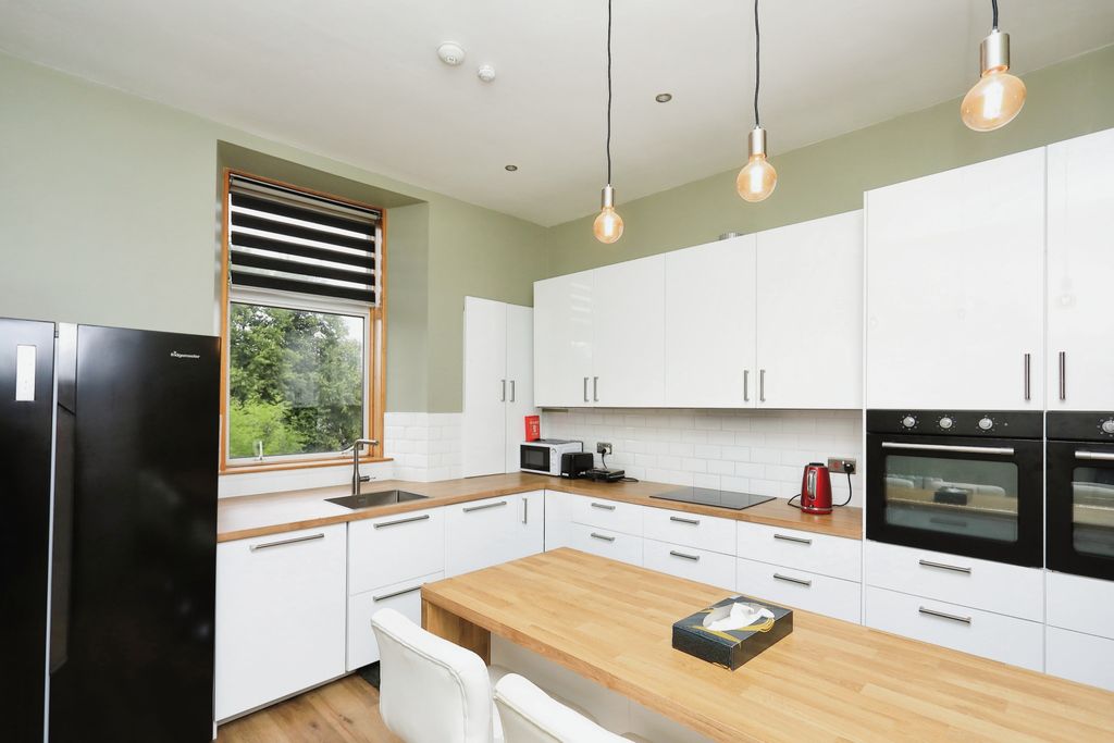 Property photo 2 of 17 Kitchen