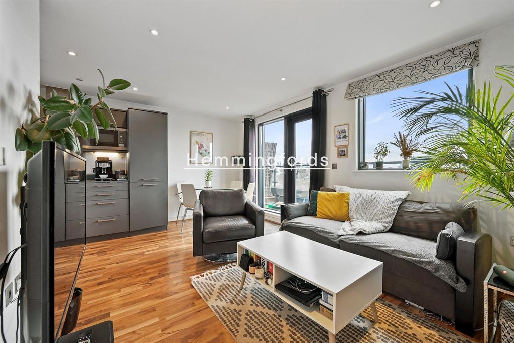 Property photo 1 of 14 10-3D0~1.Jpg