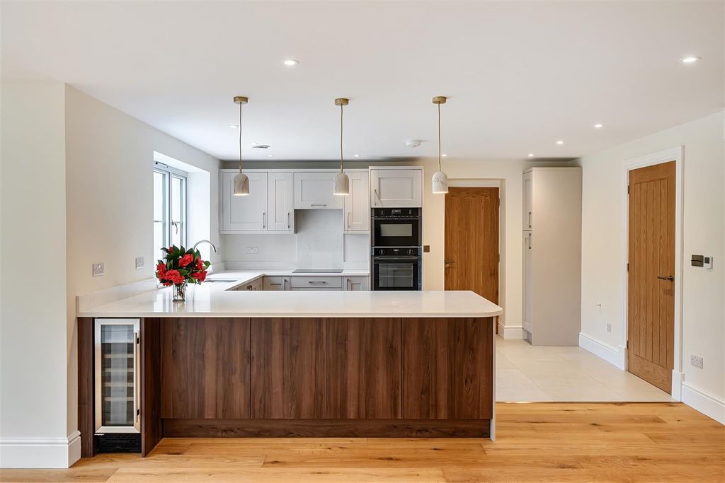 Property photo 2 of 18 Kitchen