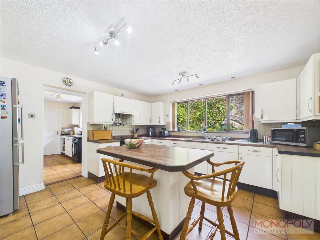 Property photo 3 of 41 Cam03815G0-Pr0291-Still007.Jpg