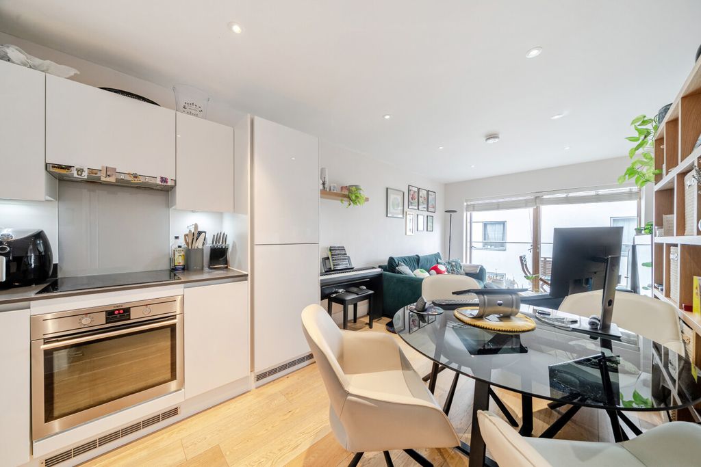 Property photo 2 of 8 1529128-9-6Ac8d50...