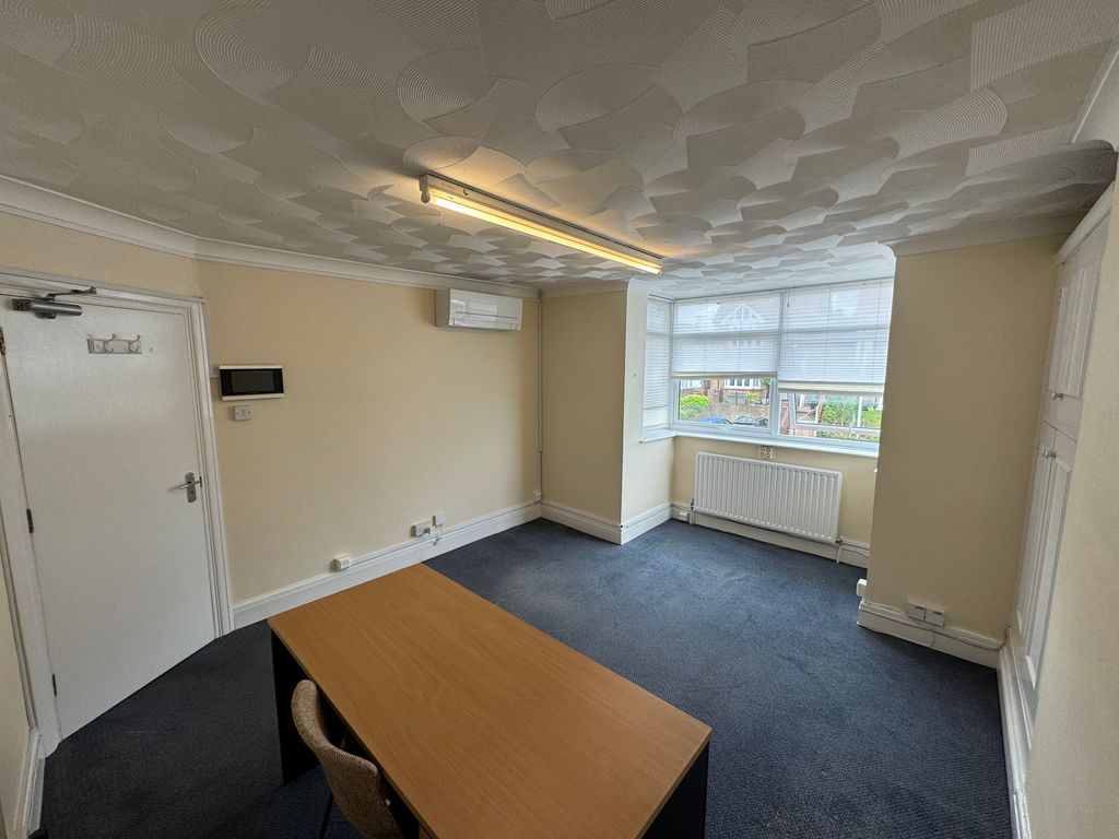 Property photo 3 of 6 Office 4 - 1