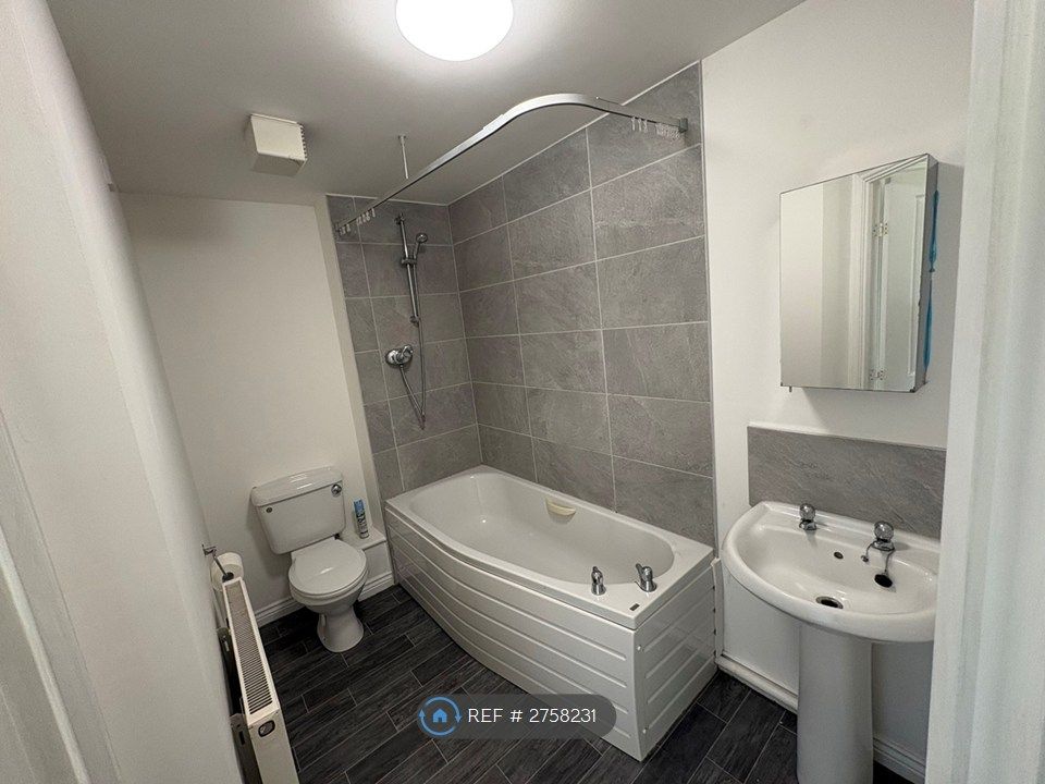 Property photo 3 of 18 Bathroom
