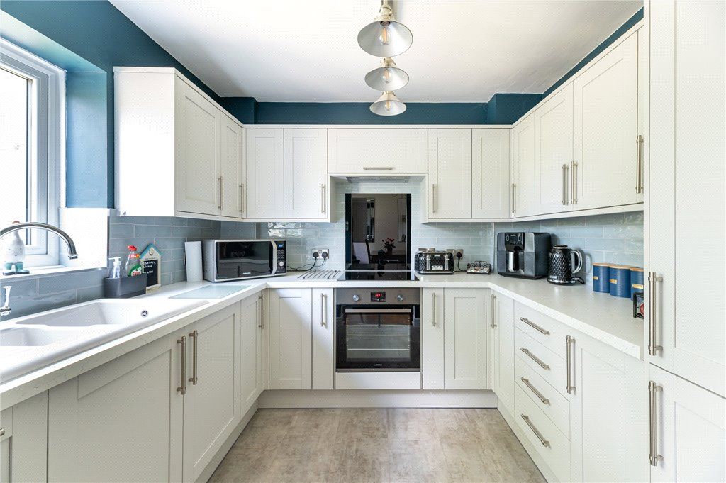 Property photo 3 of 32 Kitchen