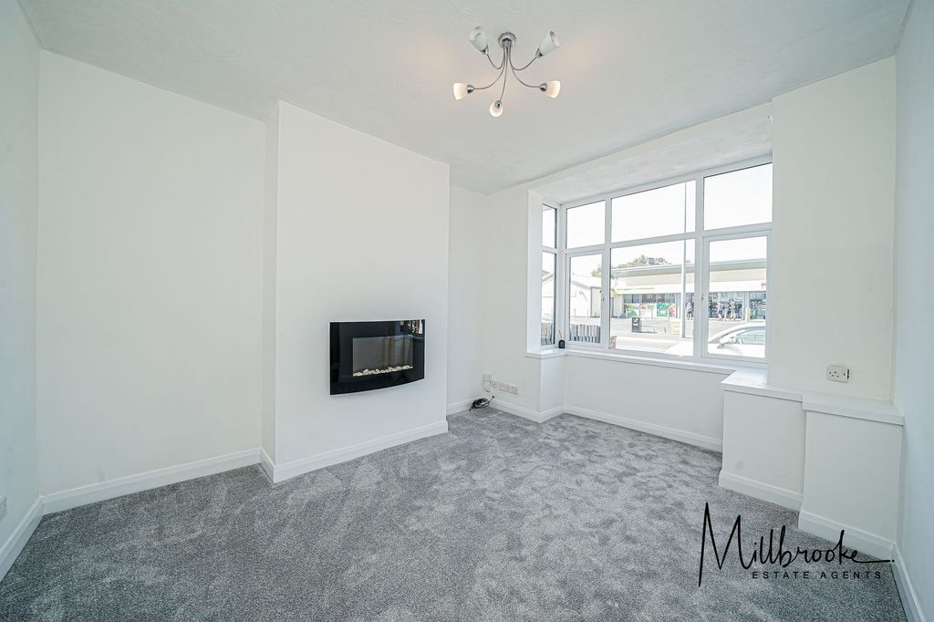 Property photo 2 of 31