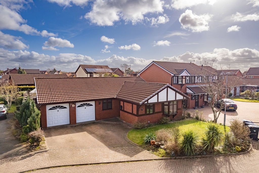 Property photo 1 of 32