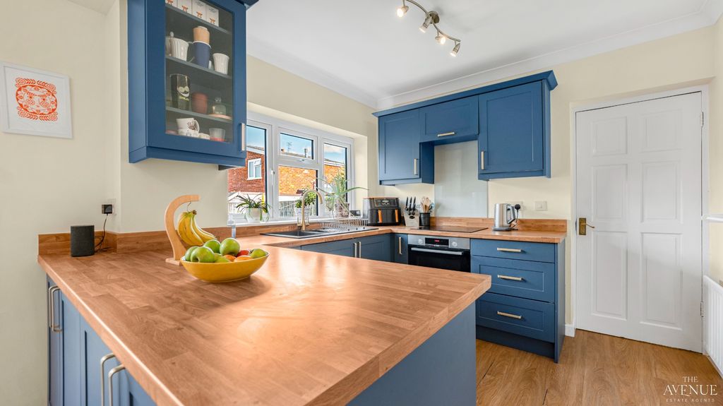 Property photo 2 of 41 5550054