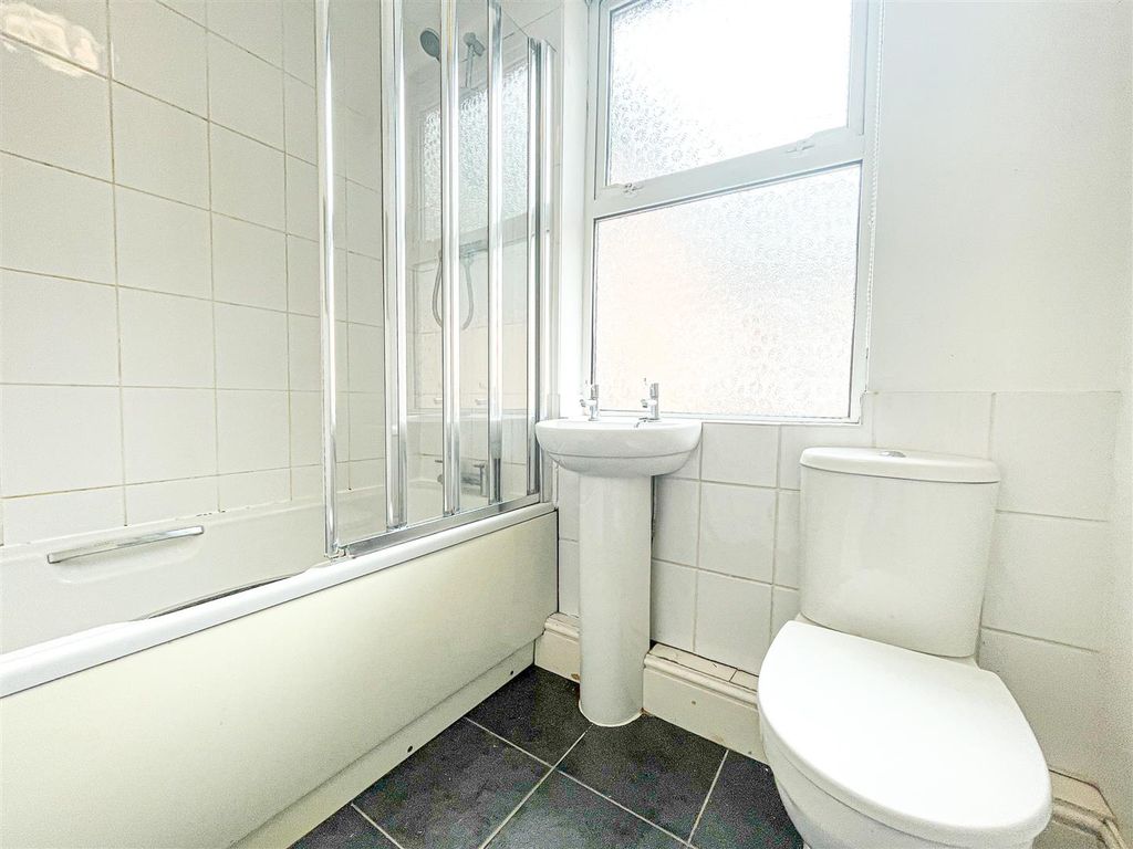 Property photo 3 of 24 Bathroom