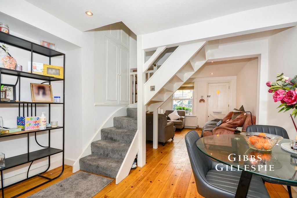 Property photo 3 of 10 Photo