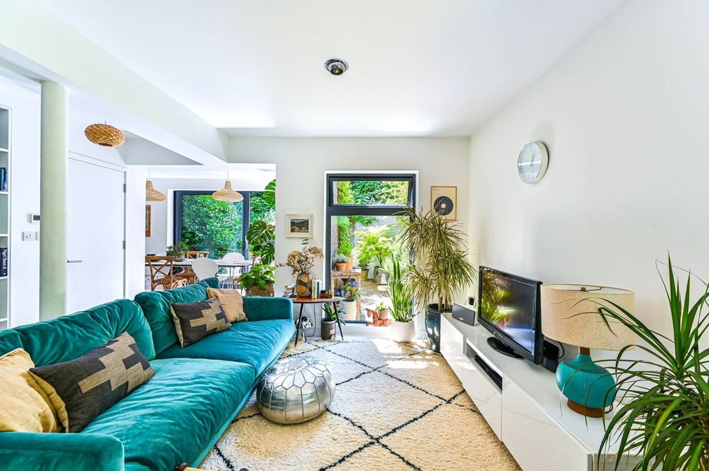 Property photo 1 of 33
