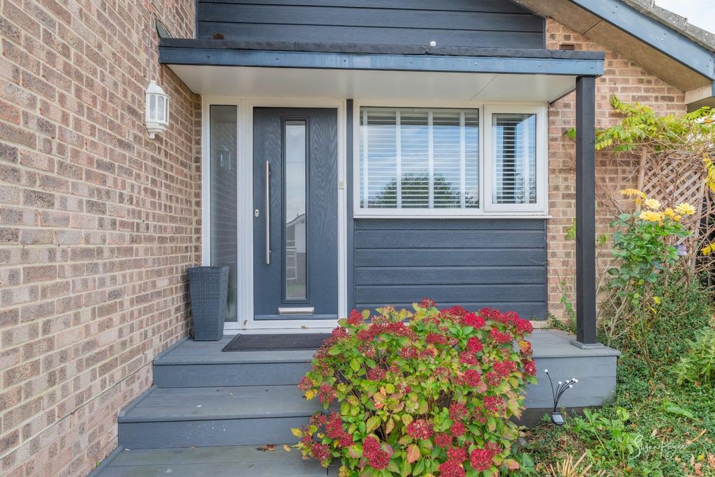 Property photo 3 of 26 Welcome To 11 St Edmunds Walk