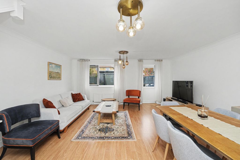 Property photo 2 of 33 Living Room