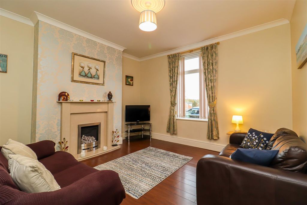 Property photo 3 of 10 Living Room