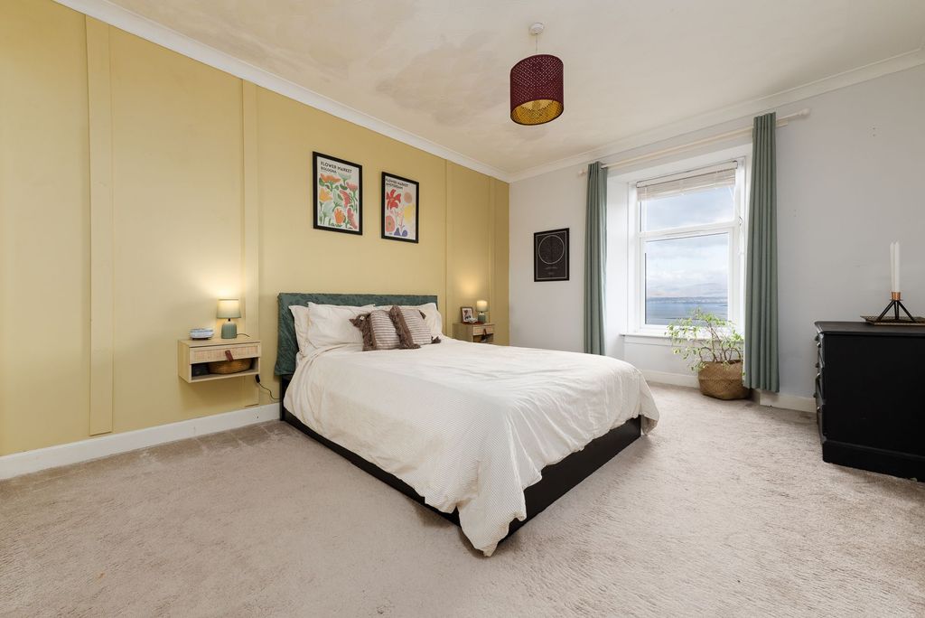 Property photo 2 of 36