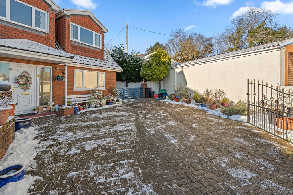 Property photo 2 of 27