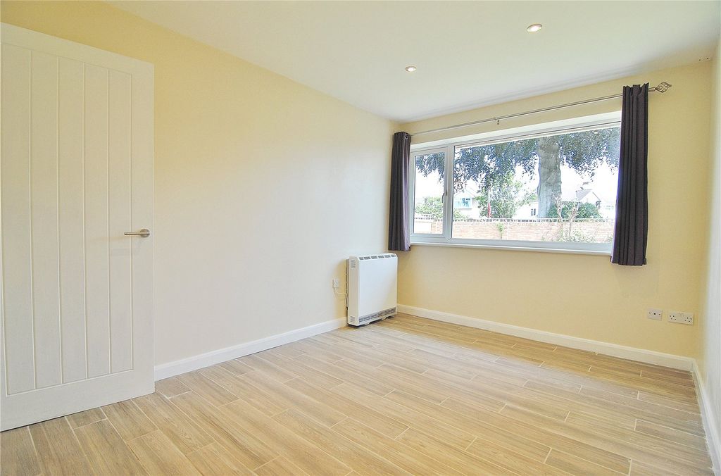 Property photo 3 of 15 Picture No. 12