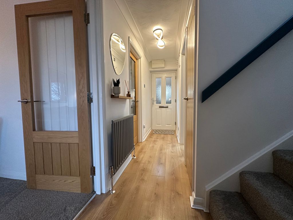 Property photo 3 of 17 Entrance Hallway