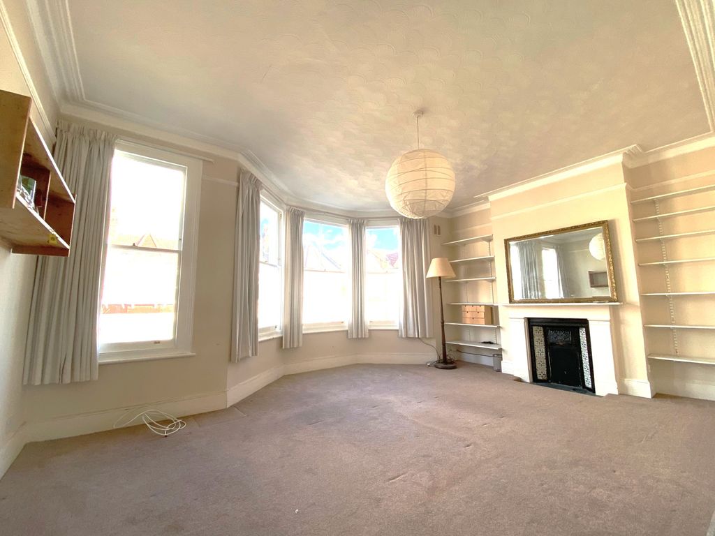 Property photo 2 of 16 Lounge1