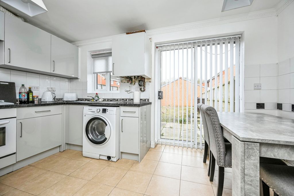 Property photo 3 of 8 Kitchen